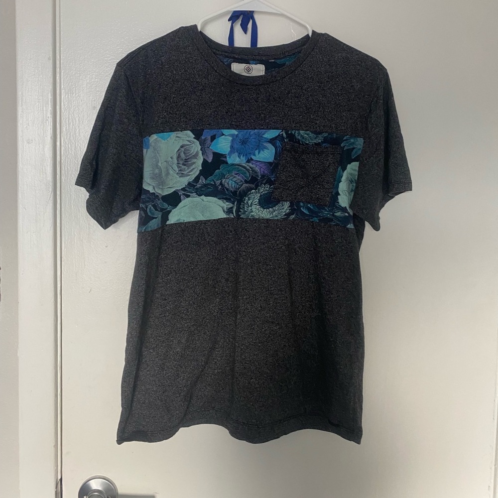 T-shirt with front pocket